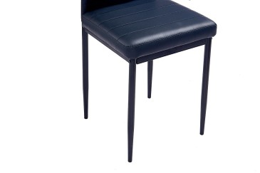 Conjunto de 4 cadeiras estofadas em couro sintético preto